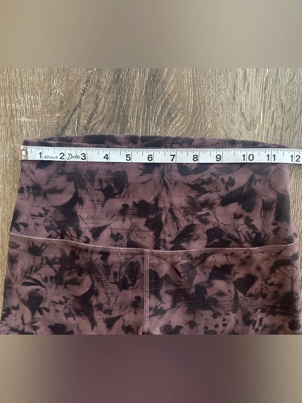 lululemon athletica - Mauve and Black Patterned Align Leggings - Size 6